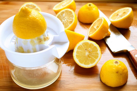 juicing-lemons juicing-lemons