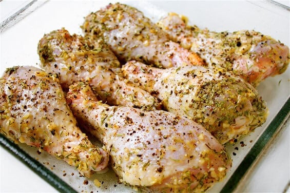 Lemon, Garlic & Thyme Drumsticks | gimmesomeoven.com Lemon, Garlic & Thyme Drumsticks | gimmesomeoven.com