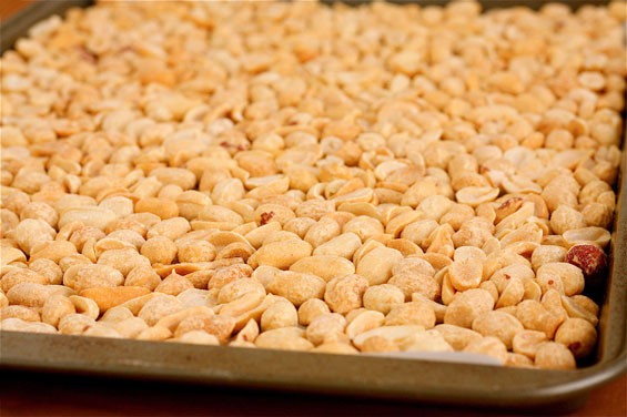 Spicy Rosemary Peanuts Recipe | gimmesomeoven.com