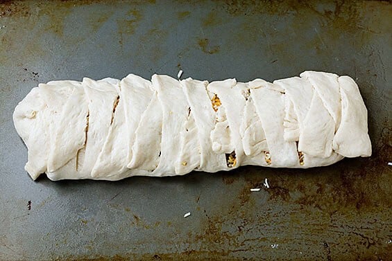 Easy Breakfast Braid Recipe | gimmesomeoven.com