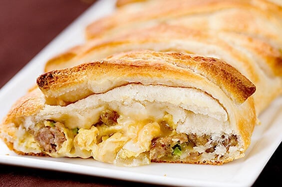 Easy Breakfast Braid Recipe | gimmesomeoven.com