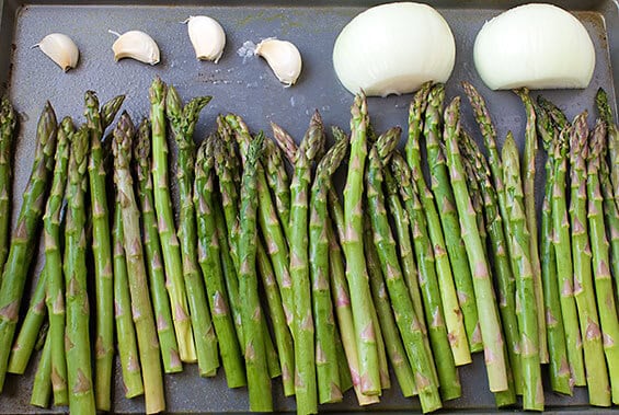 Creamy Roasted Asparagus Soup | gimmesomeoven.com