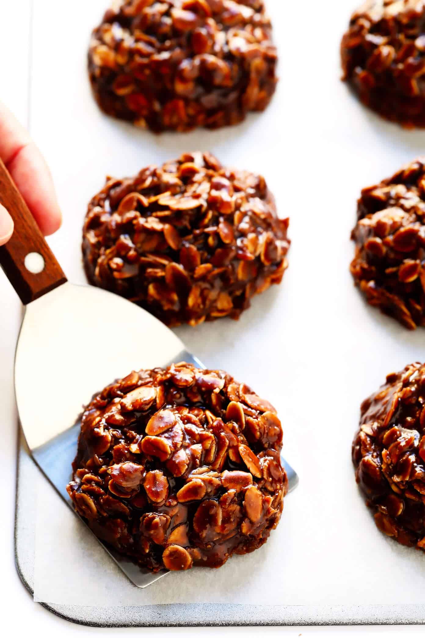 This classic No Bake Cookies recipe is easy to make in just 15 minutes, and that peanut butter + chocolate + oatmeal combination is always a winner! | Gimme Some Oven #chocolate #nobake #cookies #peanutbutter #oatmeal #dessert Chocolate No Bake Cookies Recipe