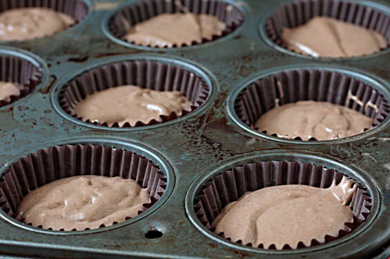 ayan Chocolate Cupcakes with Cocoa-Cinnamon Buttercream | gimmesomeoven.com