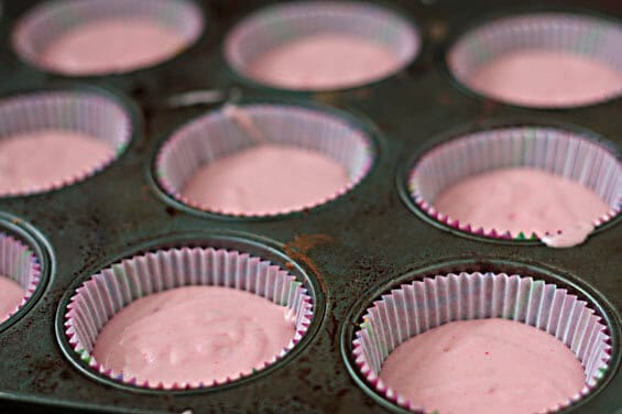 Strawberry Lemonade Cupcakes With Fresh Strawberry Buttercream | gimmesomeoven.com