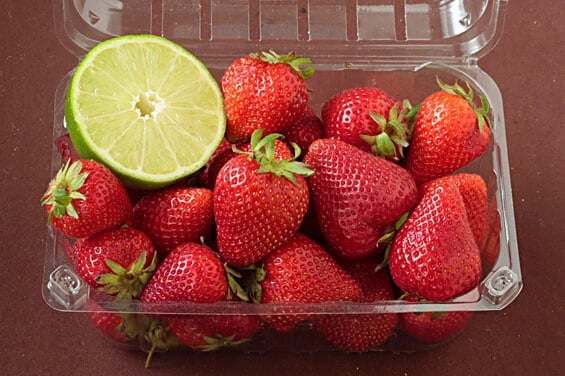 Strawberry Lime Yogurt Popsicles | gimmesomeoven.com
