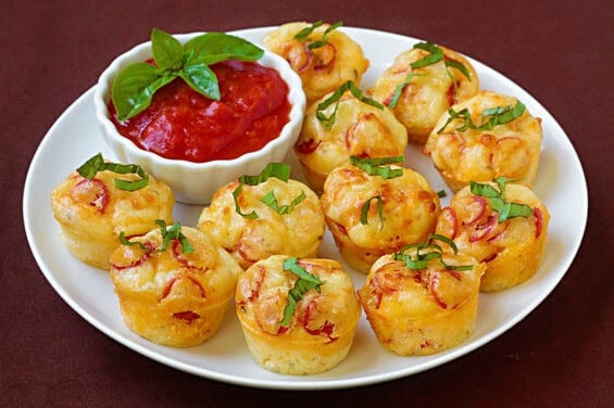 Pepperoni Pizza Puffs | gimmesomeoven.com