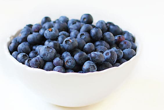 Blueberry Crumb Bars | gimmesomeoven.com