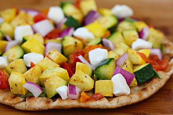 Flatbread Veggie-Lovers Pizza | gimmesomeoven.com