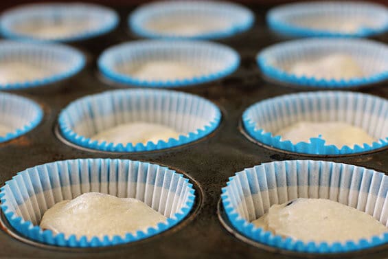 Blueberries & Cream Cupcakes | gimmesomeoven.com