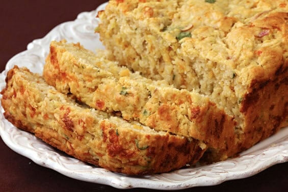 Apple Cheddar Bread | gimmesomeoven.com
