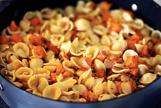 Roasted Butternut & Bacon Pasta | gimmesomeoven.com
