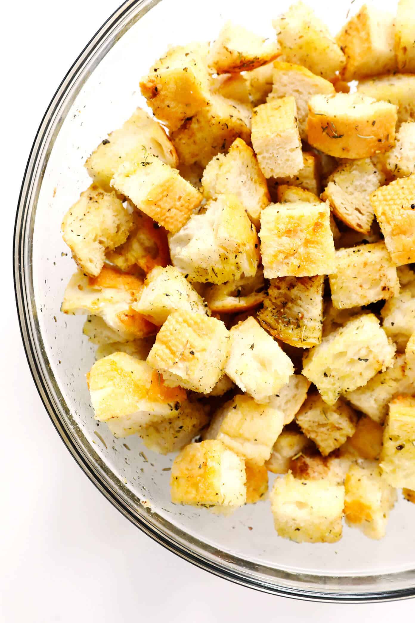 LOVE this homemade croutons recipe! They're easy to make with any kind of leftover bread, and the perfect topping for salad, soup and more! | Gimme Some Oven #croutons #homemade #salad #easy #recipe How To Make Homemade Croutons