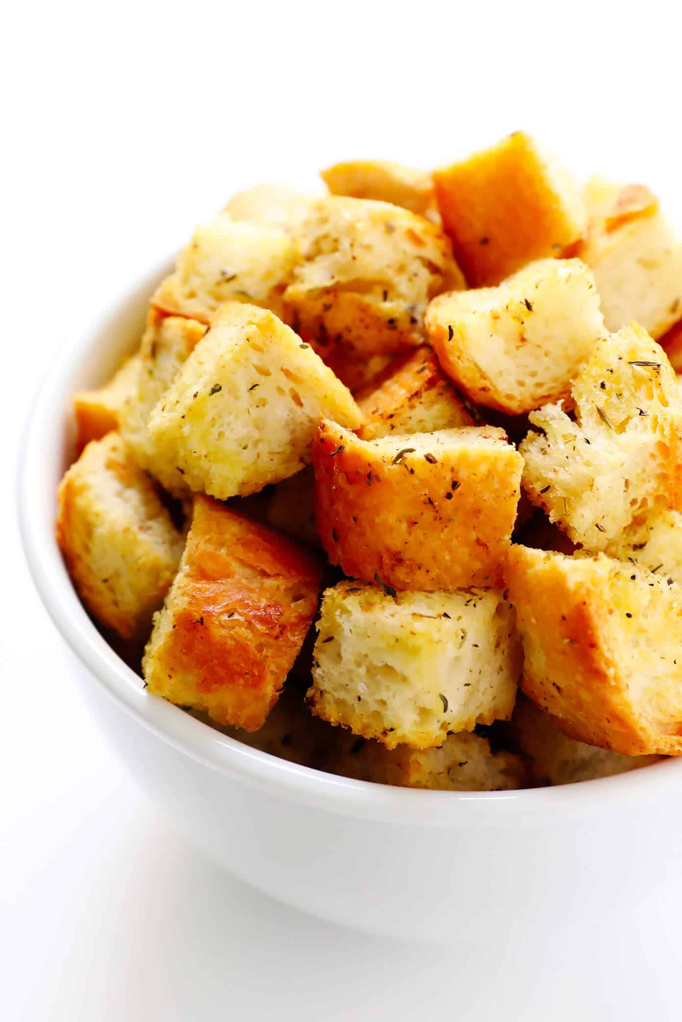 LOVE this homemade croutons recipe! They're easy to make with any kind of leftover bread, and the perfect topping for salad, soup and more! | Gimme Some Oven #croutons #homemade #salad #easy #recipe Homemade Croutons Recipe