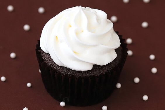 White Chocolate Mocha Cupcakes | gimmesomeoven.com