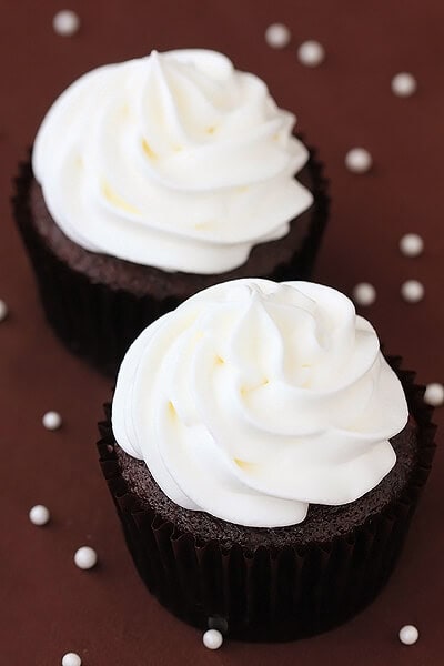 White Chocolate Mocha Cupcakes | gimmesomeoven.com