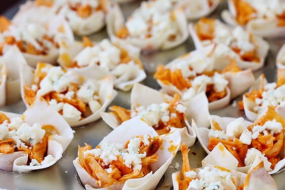 Buffalo Chicken Cups | gimmesomeoven.com