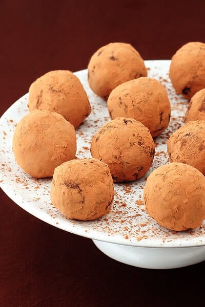 Bailey's Chocolate Truffles | gimmesomeoven.com