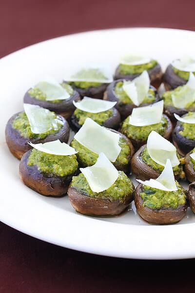 Easy Pesto Stuffed Mushrooms | gimmesomeoven.com