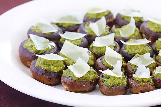 Easy Pesto Stuffed Mushrooms | gimmesomeoven.com