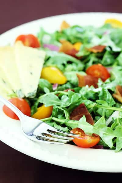 Arugula Salad With Bacon, Tomatoes & Buttermilk Dressing | gimmesomeoven.com