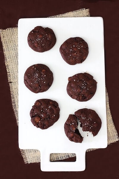 Salted Caramel Chocolate Cookies | gimmesomeoven.com