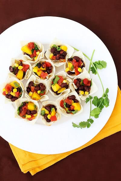 Black Bean & Mango Salsa Cups | gimmesomeoven.com