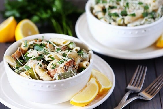 Lemon Rosemary Pasta with Chicken, Asparagus & Spinach | gimmesomeoven.com