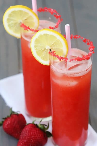 Sparkling Strawberry Lemonade | gimmesomeoven.com