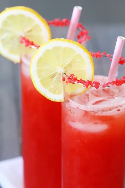 Sparkling Strawberry Lemonade | gimmesomeoven.com