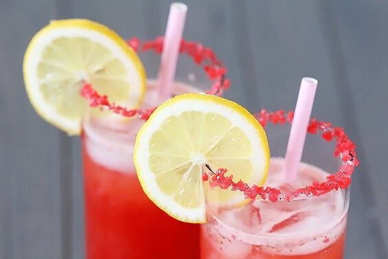 Sparkling Strawberry Lemonade | gimmesomeoven.com