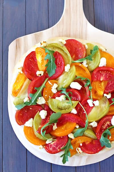 Heirloom Tomato, Arugula & Goat Cheese Pizza | gimmesomeoven.com