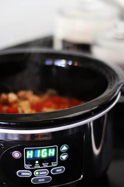 Easy Chicken Cacciatore {Slow Cooker Giveaway} | gimmesomeoven.com