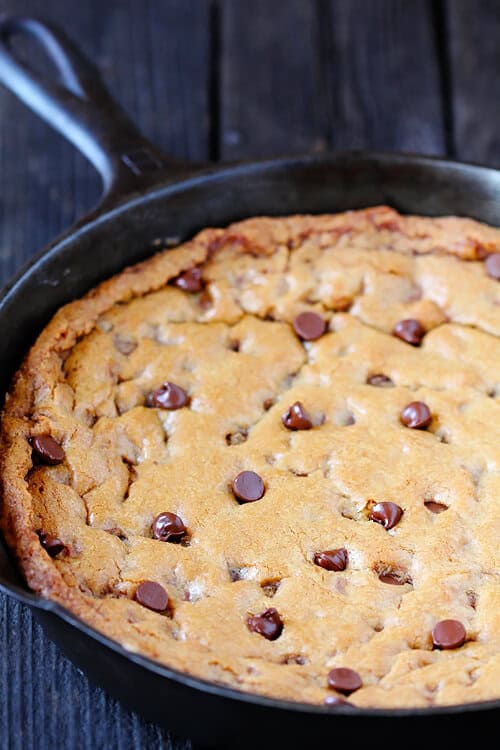Skillet Chocolate Chip Cookie | gimmesomeoven.com