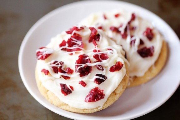 Cranberry Bliss Cookies | gimmesomeoven.com