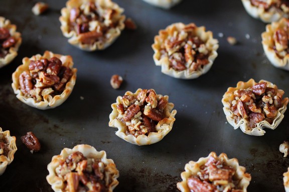 Easy Mini Pecan Tarts | gimmesomeoven.com