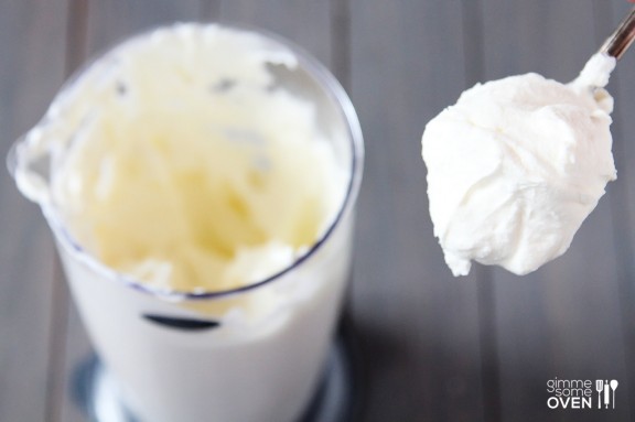 How To Make Homemade Whipped Cream In 30 Seconds | gimmesomeoven.com