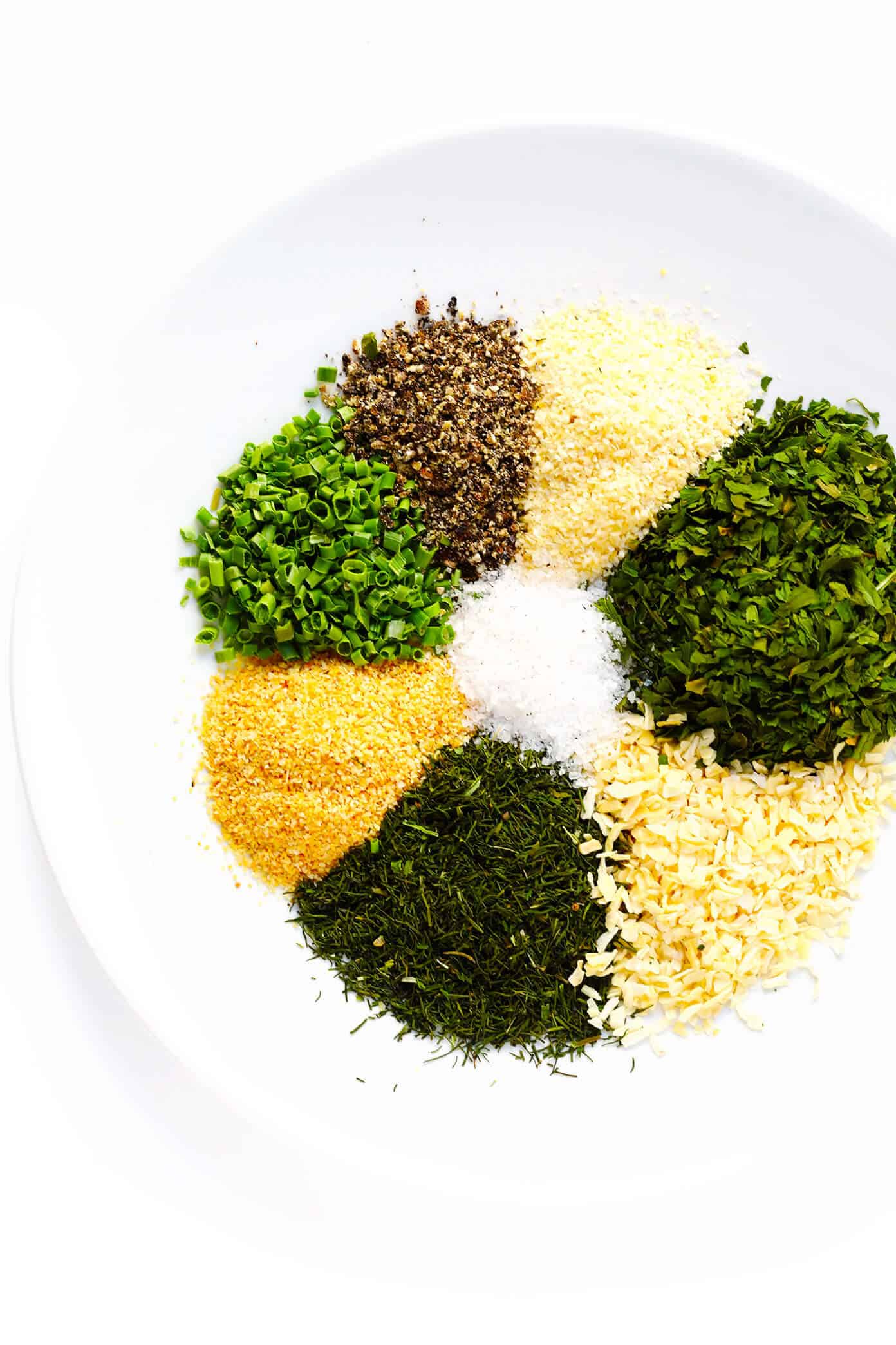 This homemade ranch seasoning mix is quick and easy to make and so delicious! Use it to whip up a batch of ranch dressing, or season everything from chicken to veggies, potatoes, rice, beans, breads, crackers and more. | gimmesomeoven.com #ranch #seasoning #mix #glutenfree #homemade #salad #buttermilk Ranch Seasoning Ingredients