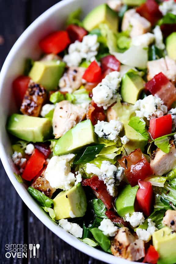 Chicken Bacon & Avocado Chopped Salad Recipe | gimmesomeoven.com Chicken Bacon & Avocado Chopped Salad Recipe | gimmesomeoven.com