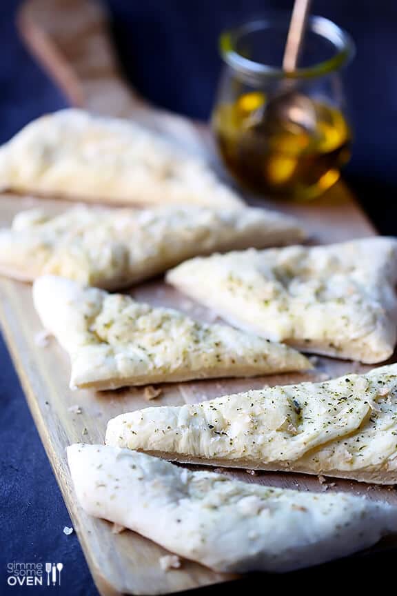 Easy Italian Flatbread | gimmesomeoven.com