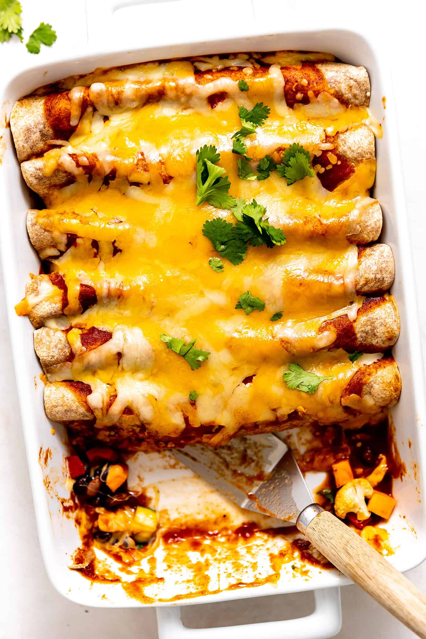 This Tex-Mex-inspired roasted vegetable enchiladas recipe is easy to customize with your choice of veggies, beans, cheese. Always a delicious vegetarian dinner recipe! | gimmesomeoven.com Roasted Vegetable Enchiladas in Pan