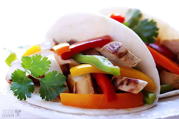 Margarita Chicken Fajitas + Calphalon #Giveaway | gimmesomeoven.com Margarita Chicken Fajitas | gimmesomeoven.com