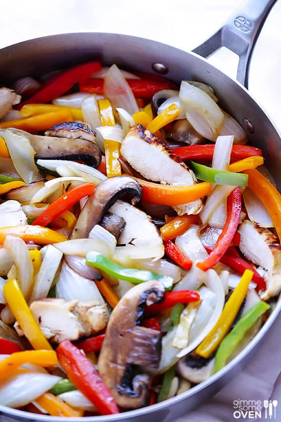 Margarita Chicken Fajitas + Calphalon #Giveaway | gimmesomeoven.com Margarita Chicken Fajitas Recipe | gimmesomeoven.com