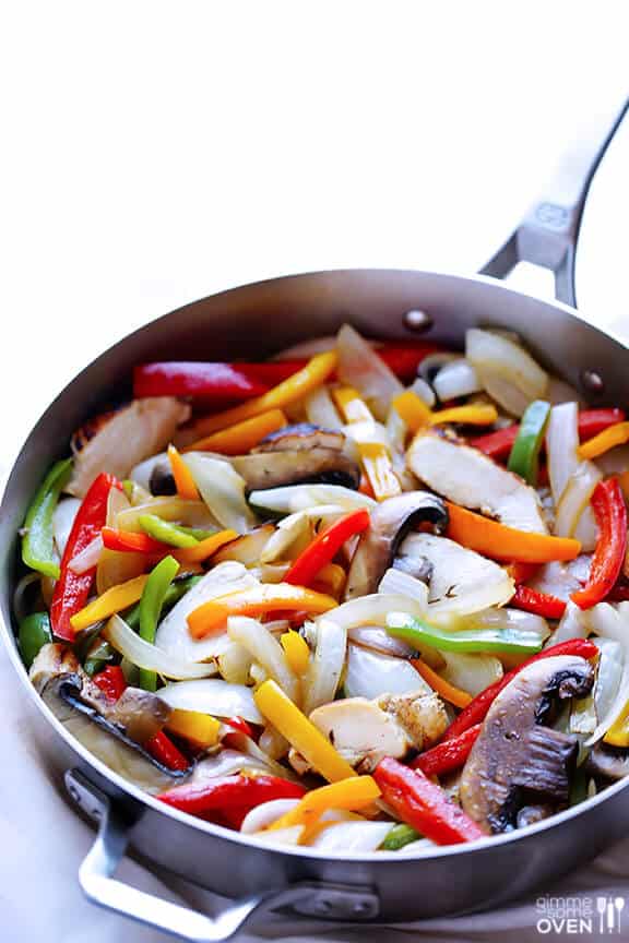 Margarita Chicken Fajitas + Calphalon #Giveaway | gimmesomeoven.com Margarita Chicken Fajitas Recipe | gimmesomeoven.com
