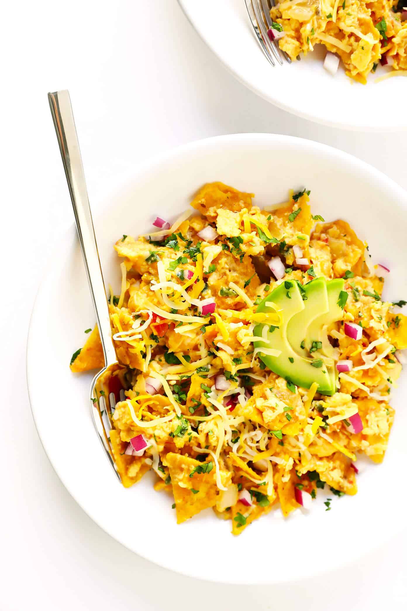 LOVE this easy migas recipe! It's a simple Tex-Mex egg scramble made with leftover tortilla chips and salsa, and sprinkled with avocado, cheese and any other favorite toppings. Wrap in tortillas to make tacos, or just serve plain for breakfast, brunch, lunch or dinner! | Gimme Some Oven #migas #texmex #breakfast #brunch #egg #scramble #mexican #vegetarian #dinner The BEST Tex-Mex Migas Recipe | 20 Vegetarian Dinner Ideas