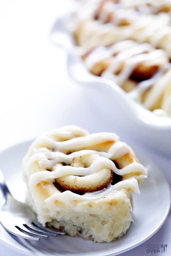 1-Hour Easy Cinnamon Rolls Recipe | gimmesomeoven.com 1-Hour Easy Cinnamon Rolls Recipe | gimmesomeoven.com