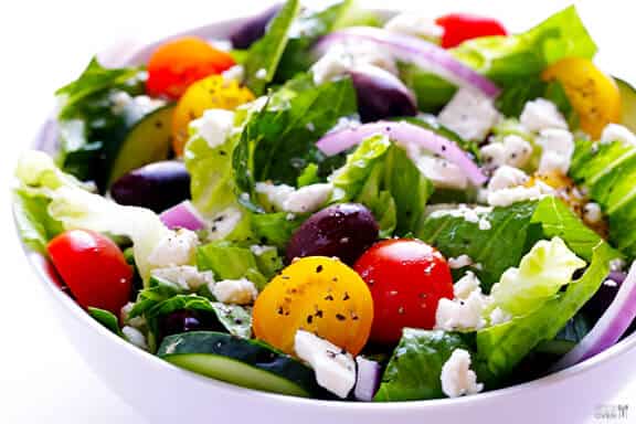 Greek Salad with Garlic Lemon Vinaigrette | gimmesomeoven.com