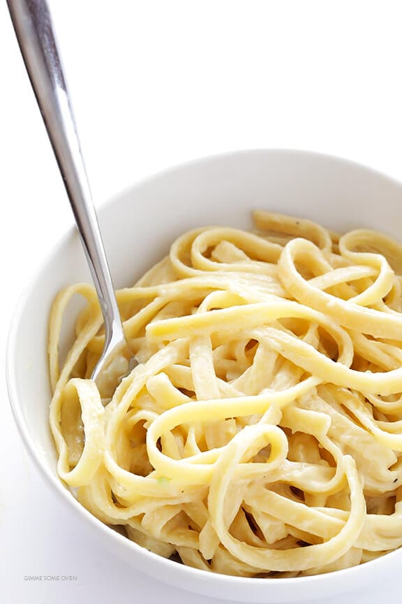 Skinny Fettuccine Alfredo -- lightened up with a few simple tweaks, and so delicious and creamy! | gimmesomeoven.com