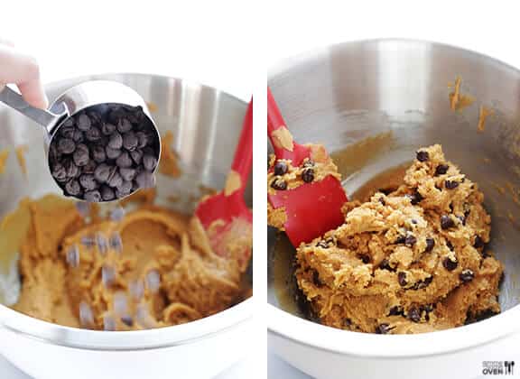 4-Ingredient Peanut Butter Chocolate Chip Cookies | gimmesomeoven.com 4-Ingredient Peanut Butter Chocolate Chip Cookies | gimmesomeoven.com