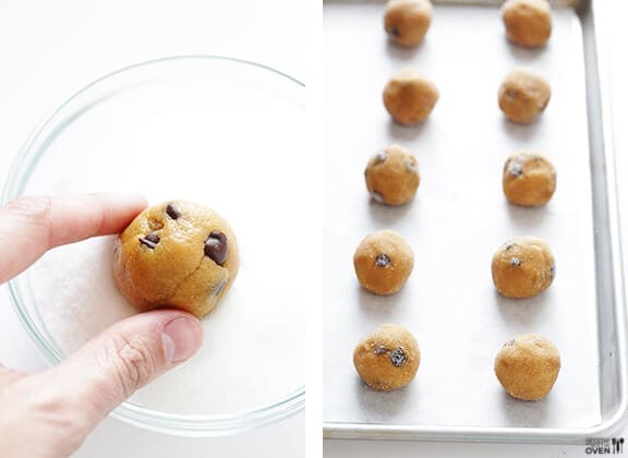 4-Ingredient Peanut Butter Chocolate Chip Cookies | gimmesomeoven.com 4-Ingredient Peanut Butter Chocolate Chip Cookies | gimmesomeoven.com